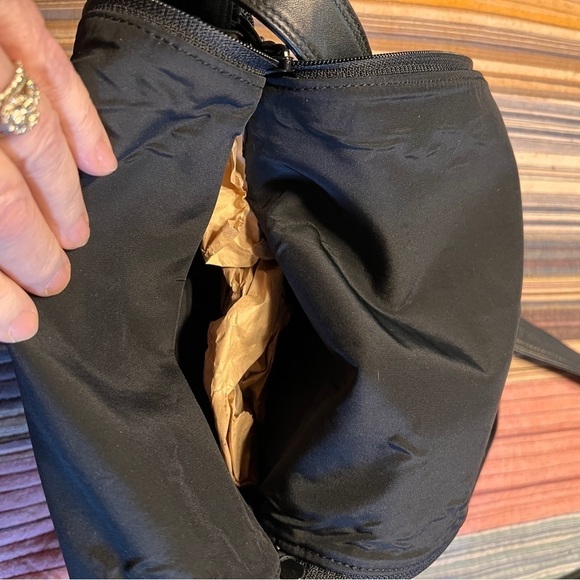 RARE & UNIQUE DONNA KARAN CROSSBODY BAG.Flap zippers open to HIDDEN pockets! - Picture 10 of 12